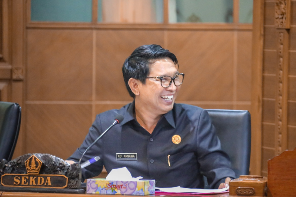 Sekda Adi Arnawa Hadiri Rapat Kerja Dengan Tim Banggar DPRD Badung